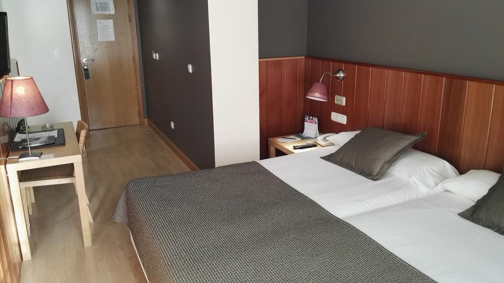 Hotel Iriguibel Huarte Pamplona Extérieur photo